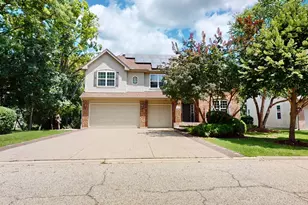 5670 Brentwood Dr, Hoffman Estates, IL 60192 - Photo 1