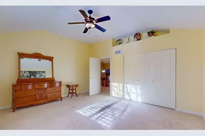 5670 Brentwood Drive, Hoffman Estates, IL 60192 - Photo 29