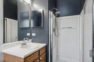 651 W Georgian Ct, Addison, IL 60101 - Photo 13