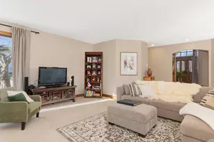 4005 White Eagle Dr, Naperville, IL 60564 - Photo 7