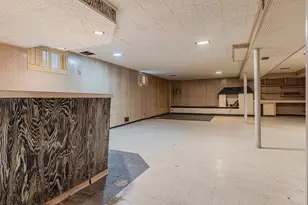 8849 S Paxton Ave, Chicago, IL 60617 - Photo 33