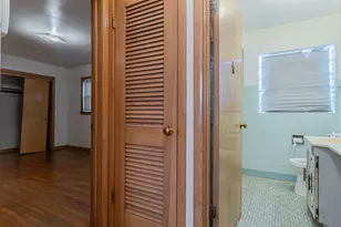 8849 S Paxton Ave, Chicago, IL 60617 - Photo 21