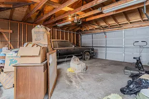 8849 S Paxton Ave, Chicago, IL 60617 - Photo 39