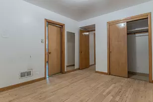 8849 S Paxton Ave, Chicago, IL 60617 - Photo 29