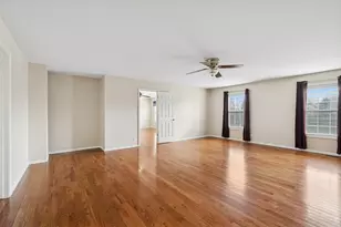 145 S Oakleaf Rd, Algonquin, IL 60102 - Photo 9