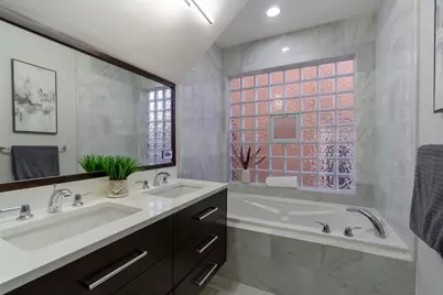908 N Winchester Avenue, Chicago, IL 60622 - Photo 13