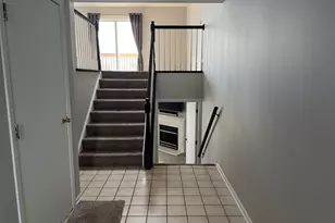 924 Windstone Ct, Lake in the Hills, IL 60156 - Photo 3