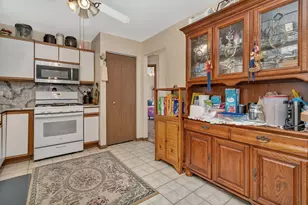 2750 Shelly Ln, Aurora, IL 60504 - Photo 11