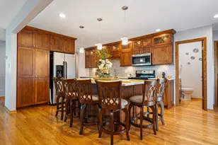 8832 Pleasant Ave, Hickory Hills, IL 60457 - Photo 9