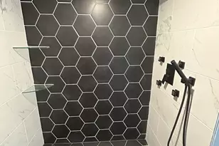 8916 S Merrill Ave, Chicago, IL 60617 - Photo 17