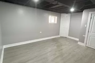 8916 S Merrill Ave, Chicago, IL 60617 - Photo 15