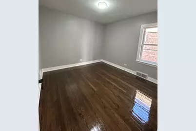8916 S Merrill Avenue, Chicago, IL 60617 - Photo 5