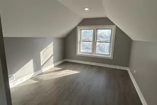 8916 S Merrill Ave, Chicago, IL 60617 - Photo 9