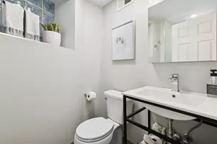 700 W Cornelia Ave, Chicago, IL 60657 - Photo 11