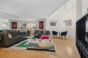 700 W Cornelia Ave, Chicago, IL 60657 - Photo 3