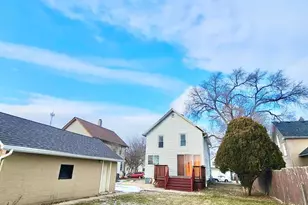 747 Delius St, Aurora, IL 60505 - Photo 7