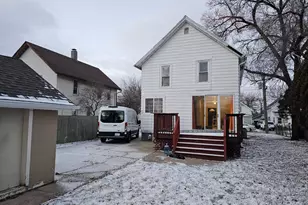 747 Delius St, Aurora, IL 60505 - Photo 3