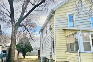 747 Delius St, Aurora, IL 60505 - Photo 39