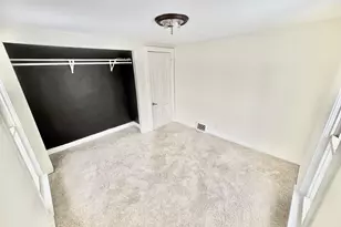 747 Delius St, Aurora, IL 60505 - Photo 25