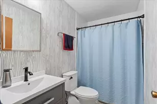 2404 Danbury Dr, Woodridge, IL 60517 - Photo 13