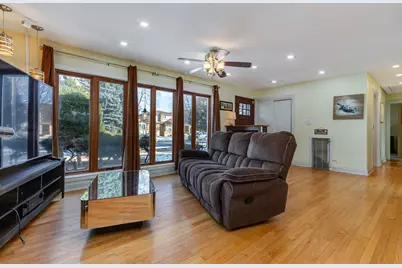 7513 W Ainslie Street, Harwood Heights, IL 60706 - Photo 3