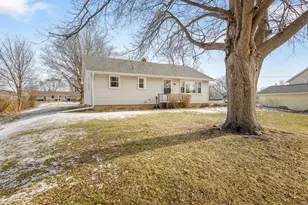 205 N Seward St, Winnebago, IL 61088 - Photo 3