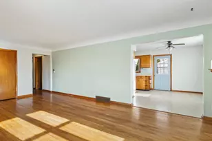 205 N Seward St, Winnebago, IL 61088 - Photo 9