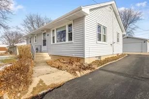 205 N Seward St, Winnebago, IL 61088 - Photo 5