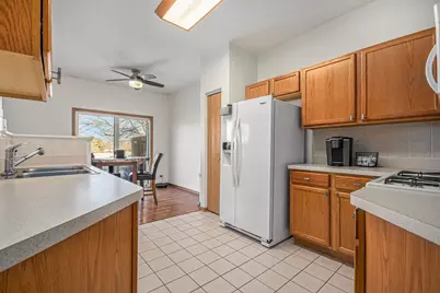 1870 N Wentworth Circle, Romeoville, IL 60446 - Photo 5