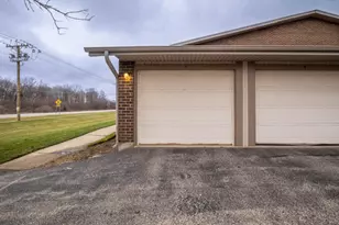 800 Brook Dr, Streamwood, IL 60107 - Photo 21