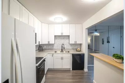 800 Brook Drive #1, Streamwood, IL 60107 - Photo 7