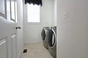 1204 Frederick Ct, Elgin, IL 60120 - Photo 11