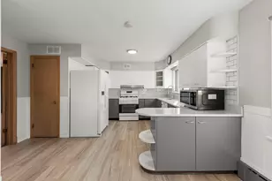 175 S Harrison Ave, Aurora, IL 60506 - Photo 7