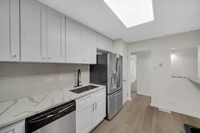 900 W Sunset Drive #405, Glenwood, IL 60425 - Photo 5