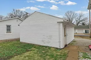 224 E Holden St, Tolono, IL 61880 - Photo 27