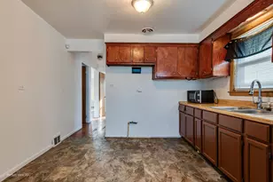 2130 W 71st Pl, Chicago, IL 60636 - Photo 5