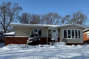 214 N Gay Ct, Glenwood, IL 60425 - Photo 1