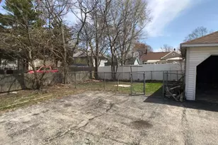 1110 S Main St, Bloomington, IL 61701 - Photo 5