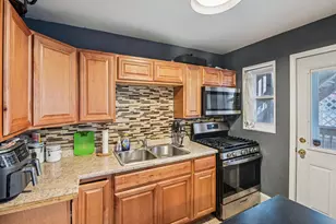 2444 W Berwyn Ave, Chicago, IL 60625 - Photo 9