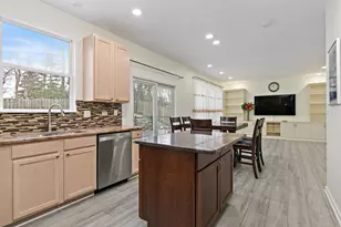 2803 Hidden Valley Ct, Carpentersville, IL 60110 - Photo 7