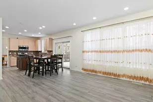 2803 Hidden Valley Ct, Carpentersville, IL 60110 - Photo 11