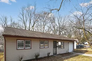 127 S Scottswood Dr, Urbana, IL 61802 - Photo 3