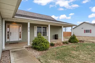 426 E Newton St, Mansfield, IL 61854 - Photo 3