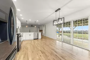 426 E Newton St, Mansfield, IL 61854 - Photo 9