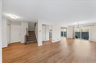 335 Shadow Bend Dr, Wheeling, IL 60090 - Photo 5