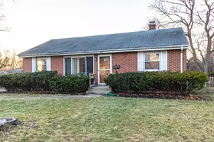 1054 Broadmoor Pl, Deerfield, IL 60015 - Photo 1