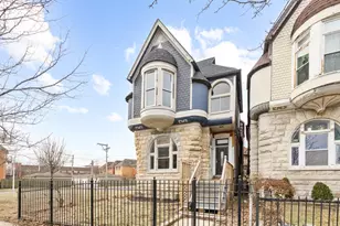 4162 S Lake Park Ave, Chicago, IL 60653 - Photo 1