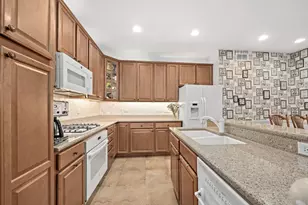 1193 Heathrow Ln, Aurora, IL 60502 - Photo 11