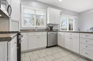 9821 Gabriel Dr, Bloomington, IL 61705 - Photo 7