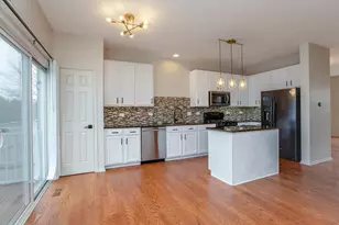 720 Thornbury Rd, Bartlett, IL 60103 - Photo 7